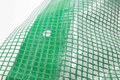 Gitterplane 6,00 x 6,00 m transparent mit grünem Gitter 250 g/m² mit Nagelrand verstärkt gefaltet UV-stabil